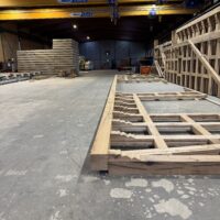 Bau einer Scheune und eines Wohnhauses mit historischen Eichenbalken