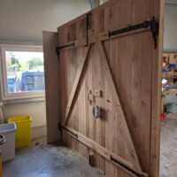 Tore aus altem Eichenholz