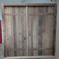 Tore aus altem Eichenholz