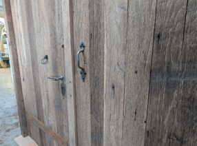 Tore aus altem Eichenholz