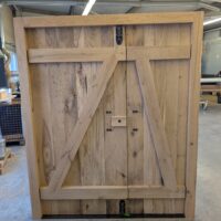 Tore aus altem Eichenholz