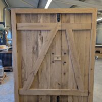 Tore aus altem Eichenholz