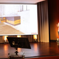 Im Dialog mit der Branche: Benjamin Staude auf dem 4. Süddeutschen Holzbaukongress